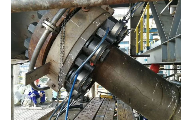 化肥氨合成塔顶盖螺栓预紧客户选用安博体育在线注册,安博体育（中国）KWZK液压螺栓拉伸器